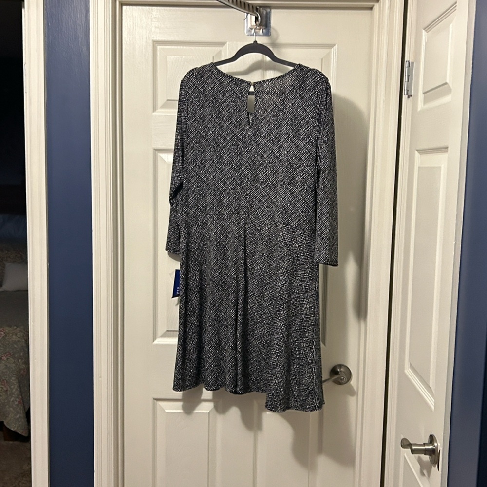 Very Nice Apt. 9 Black and White Dress.  
Size: XL.